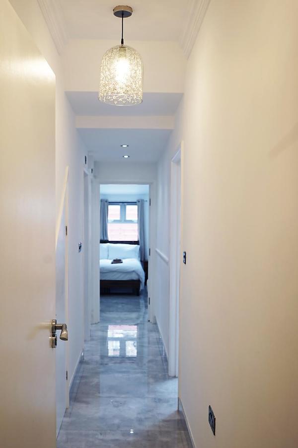 Luxury London Garden Home Sleep 7, 2 Mins To Metro Exteriör bild
