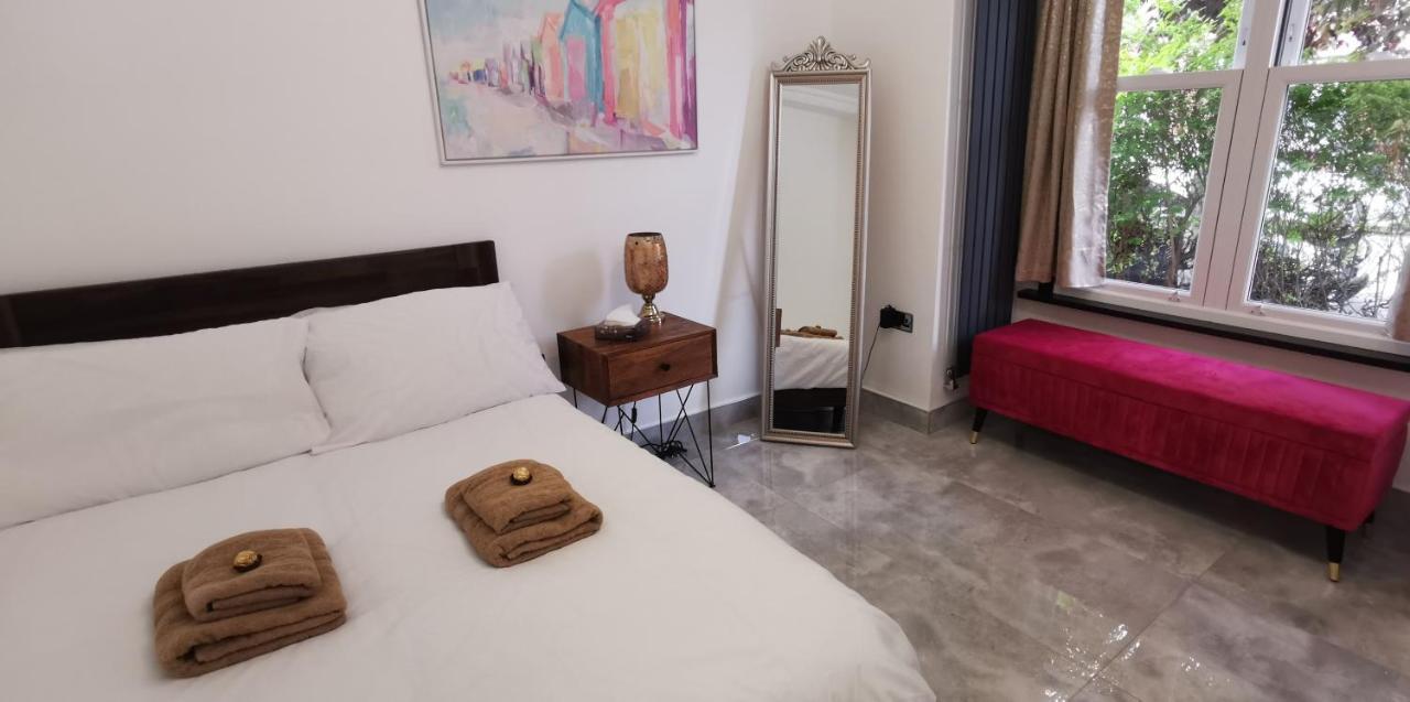 Luxury London Garden Home Sleep 7, 2 Mins To Metro Exteriör bild