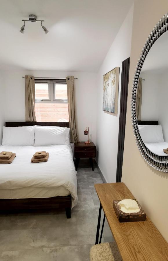 Luxury London Garden Home Sleep 7, 2 Mins To Metro Exteriör bild