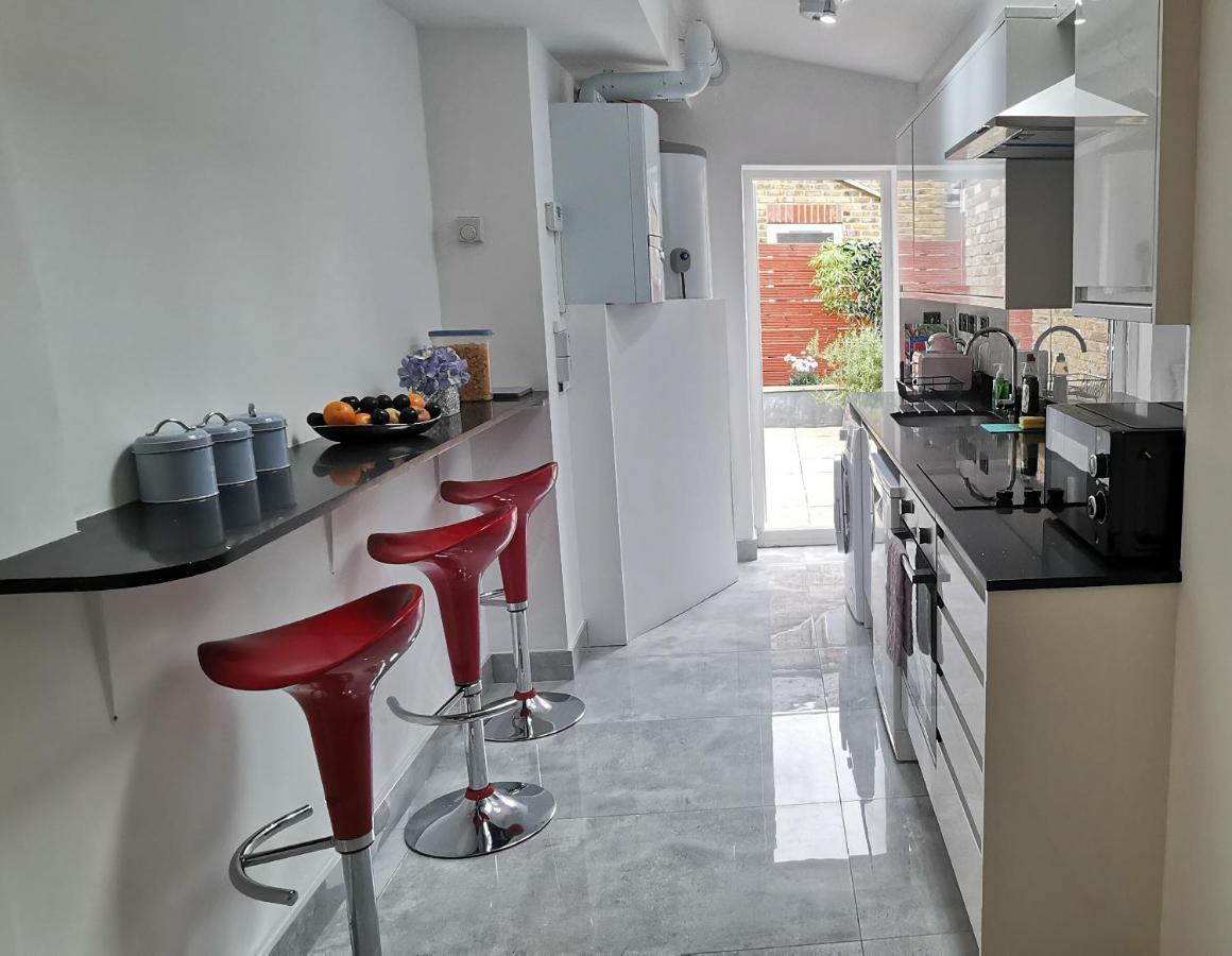Luxury London Garden Home Sleep 7, 2 Mins To Metro Exteriör bild
